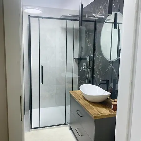 Apartament Na Skaju Lasu * Устка